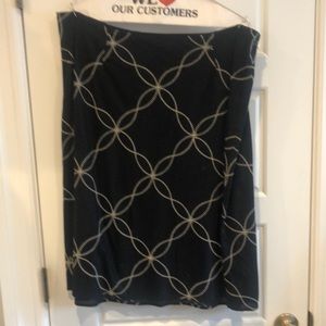 Black cotton skirt. Embroidery. 16w.